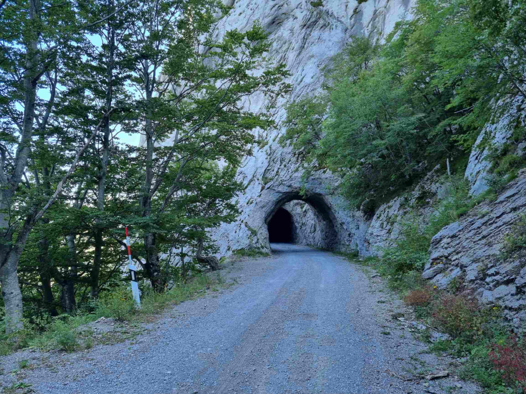 Schotterpassage Felstunnel (HR)