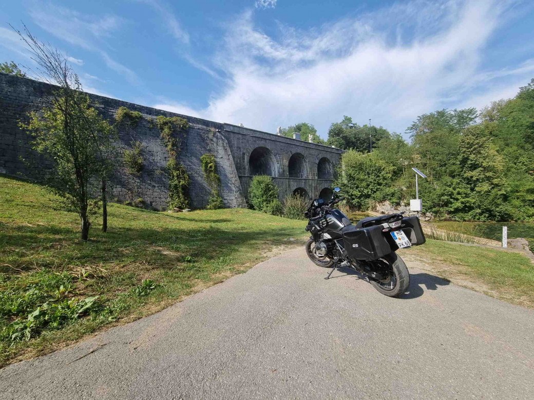 Zweistöckige Steinbrücke Tounj (HR)