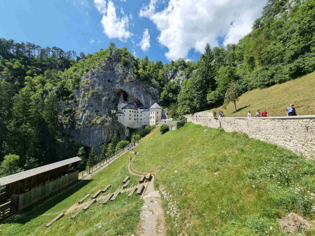 Höhlenburg Predjama (SI)